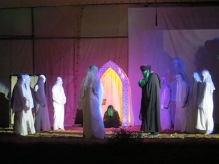 چهارمین شب اجرای نمایش میدانی «گفتگوی آب» در یزد برگزار شد
