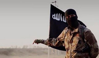 پرچم سیاه داعش بر زمین نشست