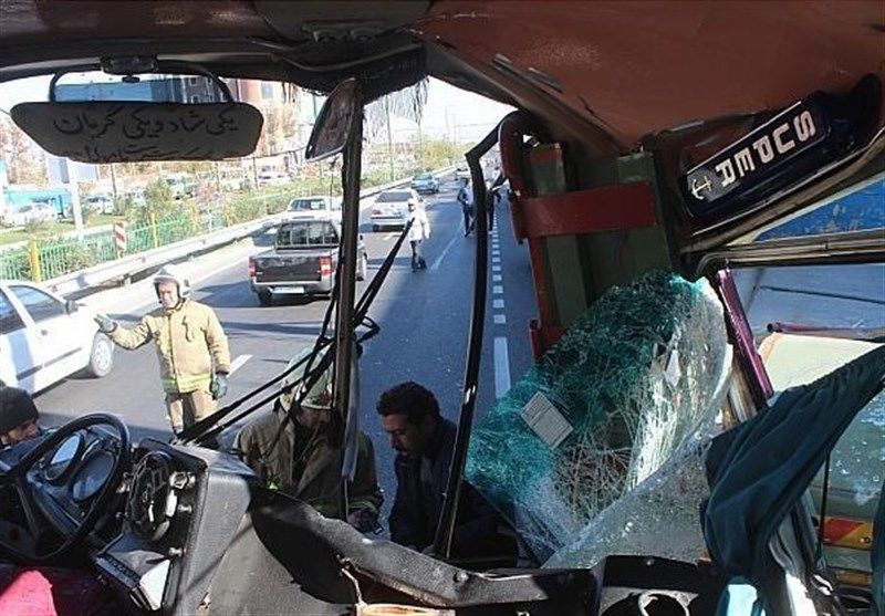تصادف شدید اتوبوس با کامیون در بزرگراه فتح + تصاویر
