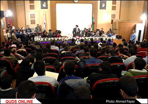 دیدار صمیمانه جمعی از دانشجویان با نماینده ولی فقیه در خراسان رضوی- گزارش تصویری