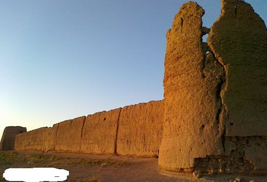 مرمت وبازسازی قلعه قدیمی وتاریخی روستای کریم آبادرشتخوار ضروری است