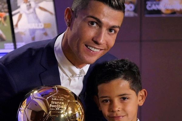 کریستیانو رونالدو: پسرم در آینده توپ طلا را خواهد برد!