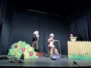 گروه تئاتر معلولین بجستان در جشنواره استان های کویری خوش درخشید