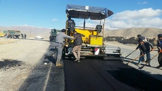 اجرای ۱۵۰۰ متر روکش آسفالت در ۴ محور روستایی شهرستان قوچان