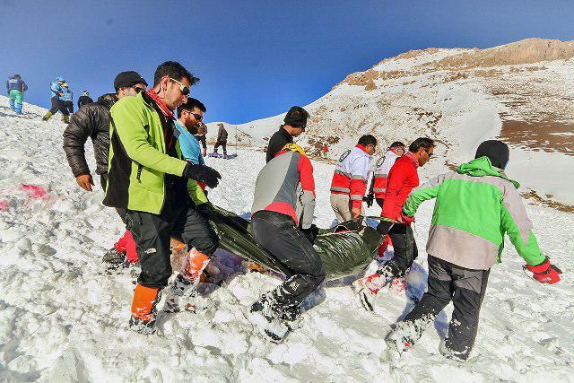 پیکر کوهنورد امدادگر حادثه سقوط بهمن اشترانکوه پیدا شد