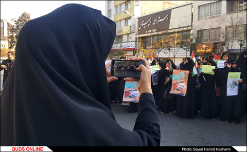 تجمع جمعی از دانشجویان مشهدی مقابل دفتر سازمان ملل