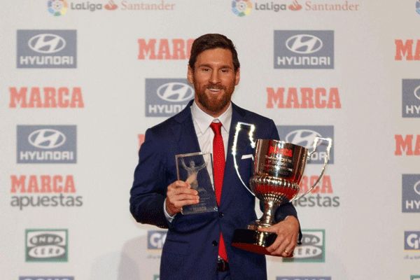 لیونل مسی بهترین بازیکن فصل گذشته لالیگا انتخاب شد/ معرفی اینیستا بعنوان برترین ملی‌پوش اسپانیا