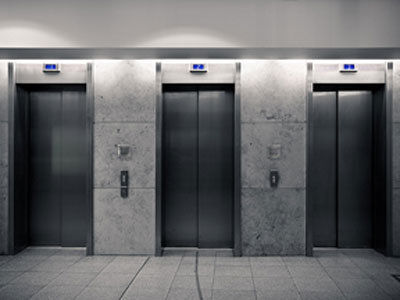 آسانسورهای یزد هیچ کدام دارای  گواهی بازرسی ادواری نیستند