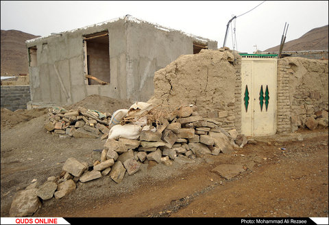 هنوز زلزله زدگان چادر نشین اند