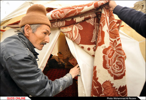 هنوز زلزله زدگان چادر نشین اند
