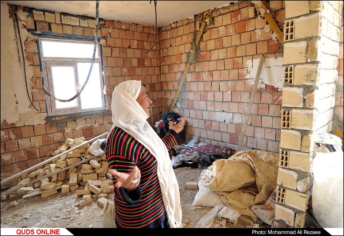 هنوز زلزله زدگان چادر نشین اند/گزارش تصویری
