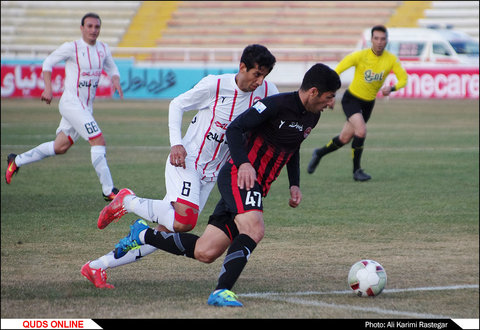 دیدار تیم های تیم‌های فوتبال مشکی پوشان مشهد - سپیدرود رشت 