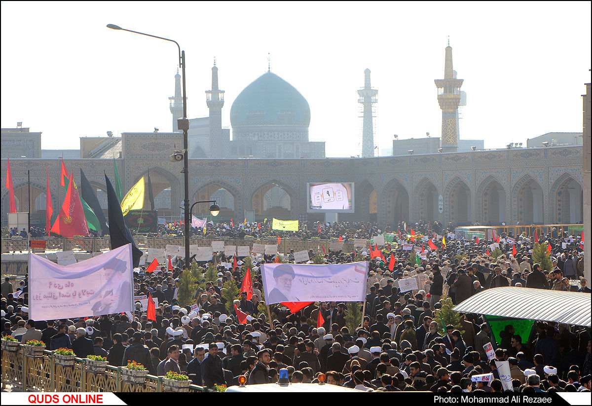 راهپیمایی مردم مشهد در اعلام انزجار از اغتشاش‌گران+ فیلم
