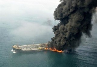 احتمال غرق شدن نفتکش حادثه دیده کم است
