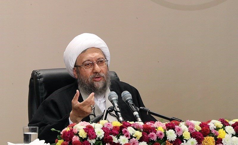 آملی لاریجانی: تبعات خطای یک مسئول در جمهوری اسلامی چند برابر دیگران است
