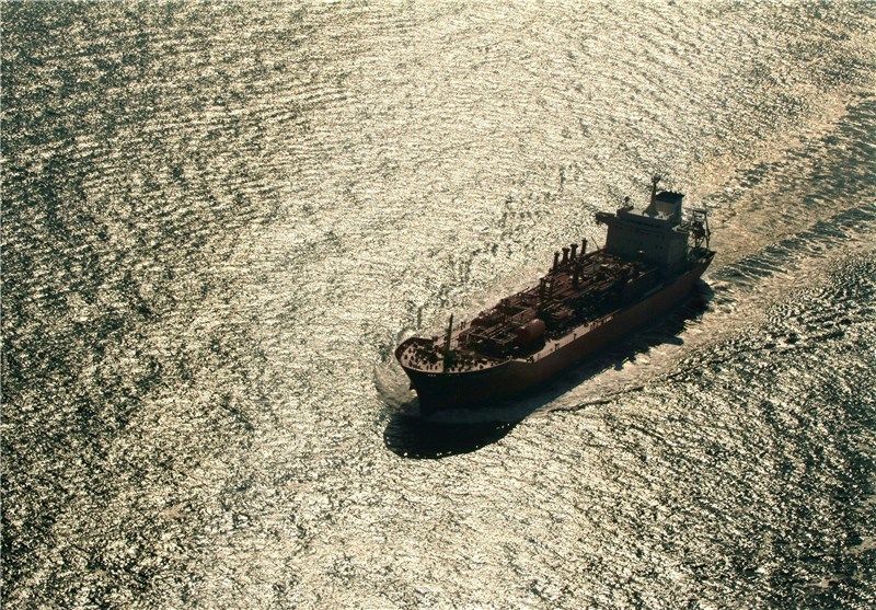 آسوشیتدپرس: یک نفتکش اماراتی در تنگه هرمز ناپدیده شده/ یک مقام اماراتی: کشتی ما نیست