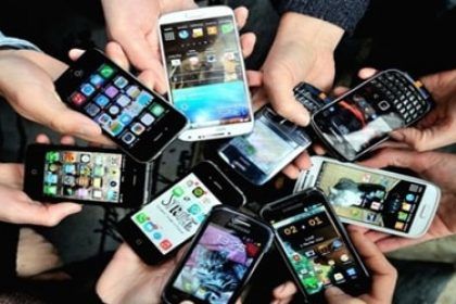 کاهش ۵۰ درصدی قیمت ها در بازار تلفن همراه/گوشیهای توقیفی ممکن است گرفتاردلال بازی وفساد شود/دولت دخالت نکند موبایل بشدت ارزان میشود