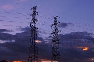 مشکل افت ولتاژ برق جنوب استان کرمان در آینده نزدیک حل می شود
