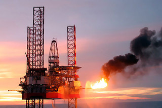 بهبود چشم‌انداز رشد اقتصاد جهانی قیمت نفت را افزایش داد