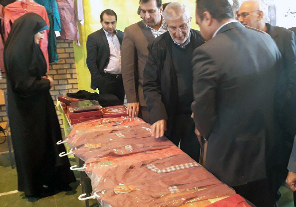 اهدای پوشاک به بیش از ۱۵ هزار دانش آموز قلعه گنجی