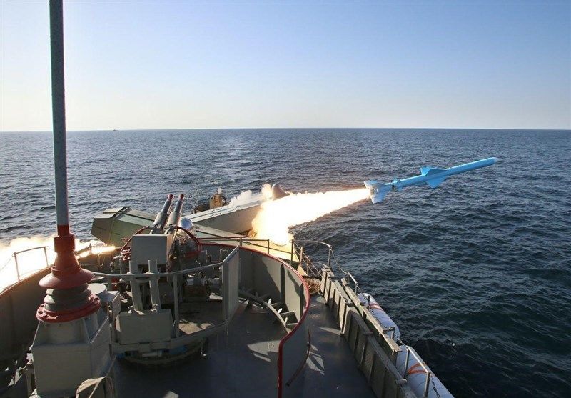 موشک کروز قدیر؛ "دست‌بزنِ ۳۰۰ کیلومتری" نیروی دریایی ارتش در دریاها + تصاویر


