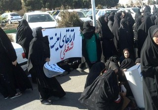 معلمان طرح حمایتی استان یزد تجمع اعتراض آمیزی برگزار کردند