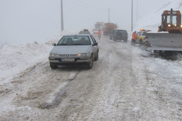برف ۲۵۰ روستای الیگودرز را به محاصره در آورد