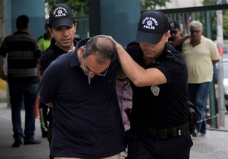 دستور بازداشت ۱۲۰ پرسنل نظامی ترکیه به‌اتهام ارتباط با گولن