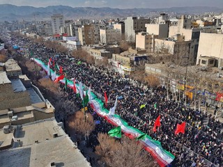 راهپیمایی 22 بهمن با حضور گسترده مردم در مشهد برگزار شد