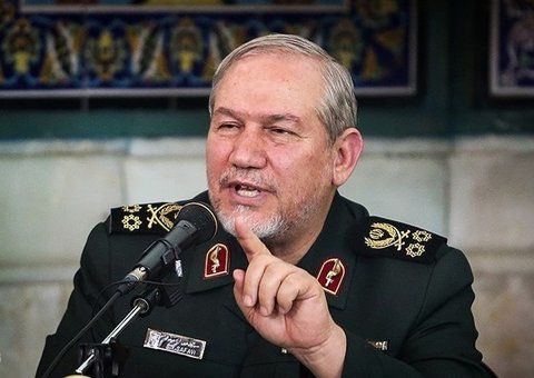 مشاور عالی فرمانده کل قوا: ترامپ موجب افول آمریکا می‌شود