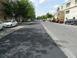 نوسازی آسفالت خیابانهای مشهد حداکثر تا پایان آبان ماه/ ۸ گروه کامل به صورت همزمان در حال آسفالت معابر شهری هستند