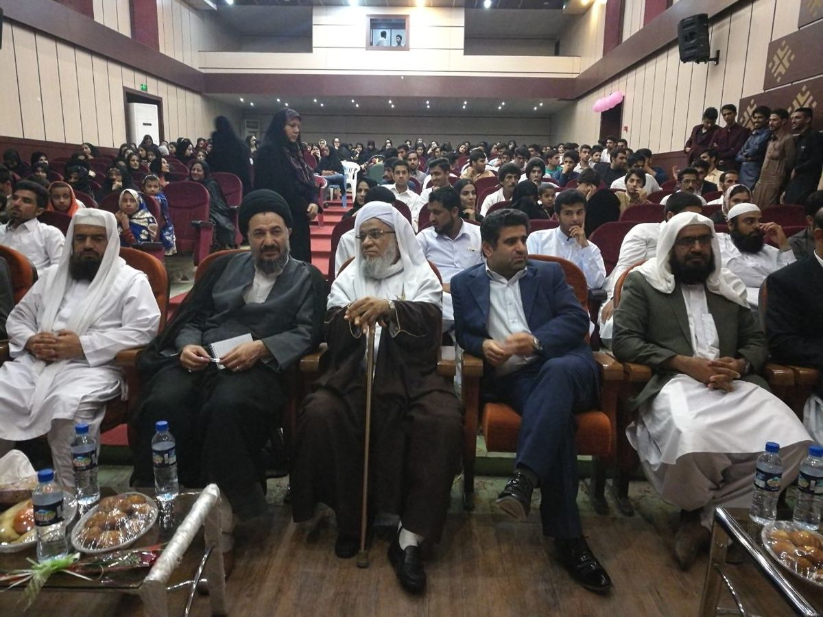 همایش ازدواج دانشجویی با همکاری معاونت بهداشتی و دانشجویی در ایرانشهر برگزار شد