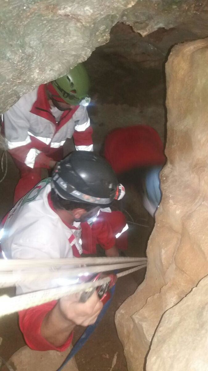 نجات سه فرد گرفتار در غار امجک تفرش