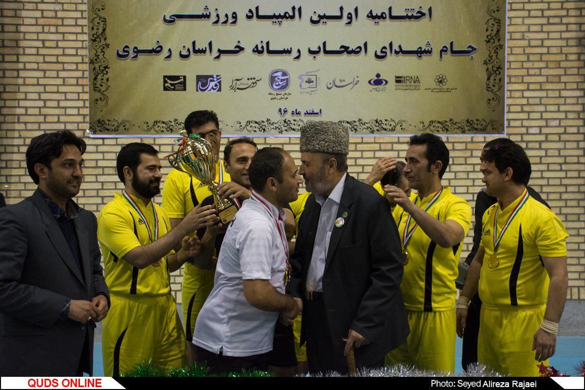قهرمانی تیم فوتسال روزنامه قدس در مسابقات بسیج رسانه