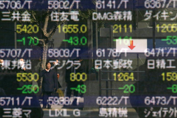 سهام آسیایی و دلار افت کرد/ نگاه نگران سرمایه گذاران چینی
