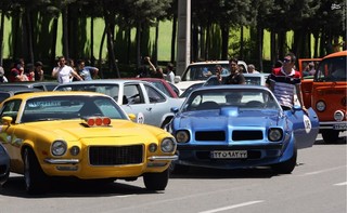 خودروهای قدیمی در خیابان های تاریخی اصفهان ویراژ دادند