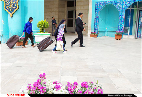حضور زائران و مسافران در مشهد مقدس