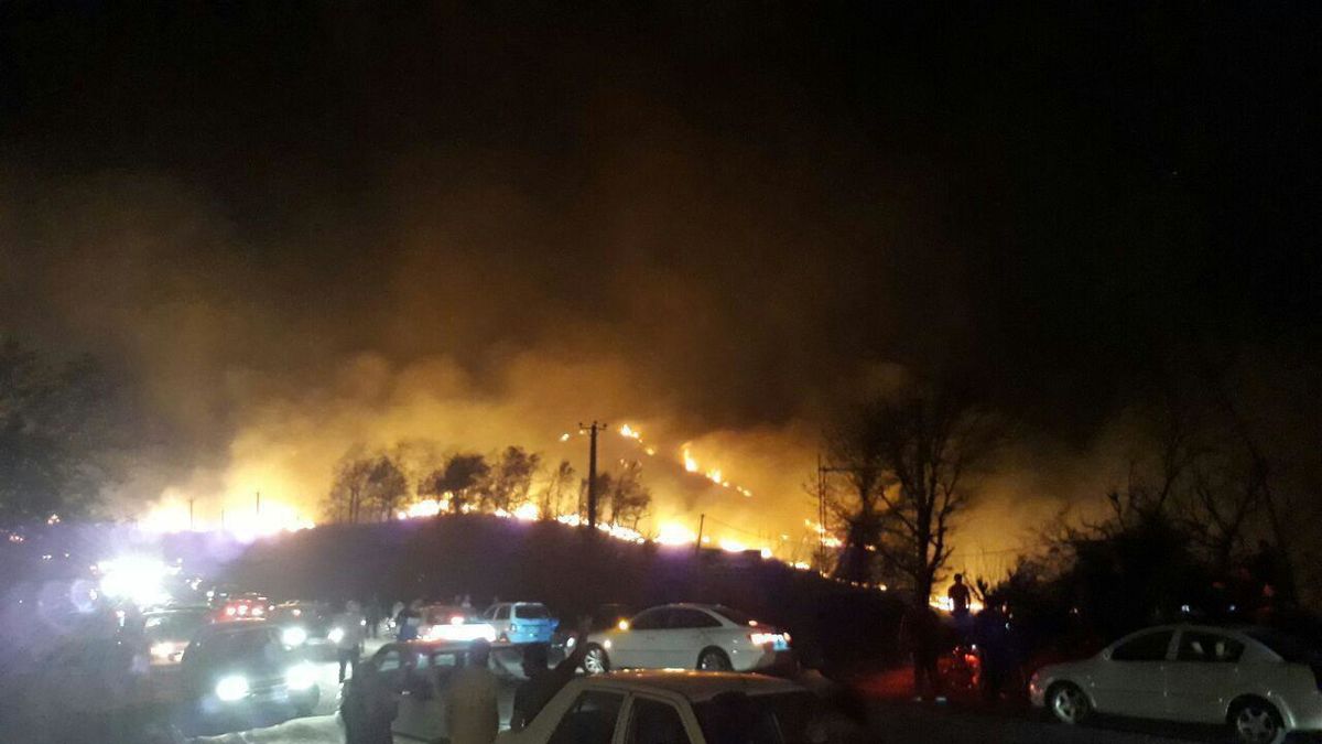 برخی روستاهای حاشیه جنگل‌های آتش گرفته گیلان تخلیه شدند