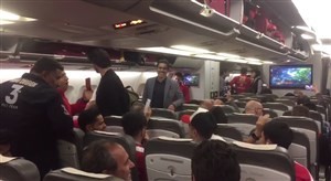 فیلم/شادی بازیکنان پرسپولیس در پرواز برگشت به تهران