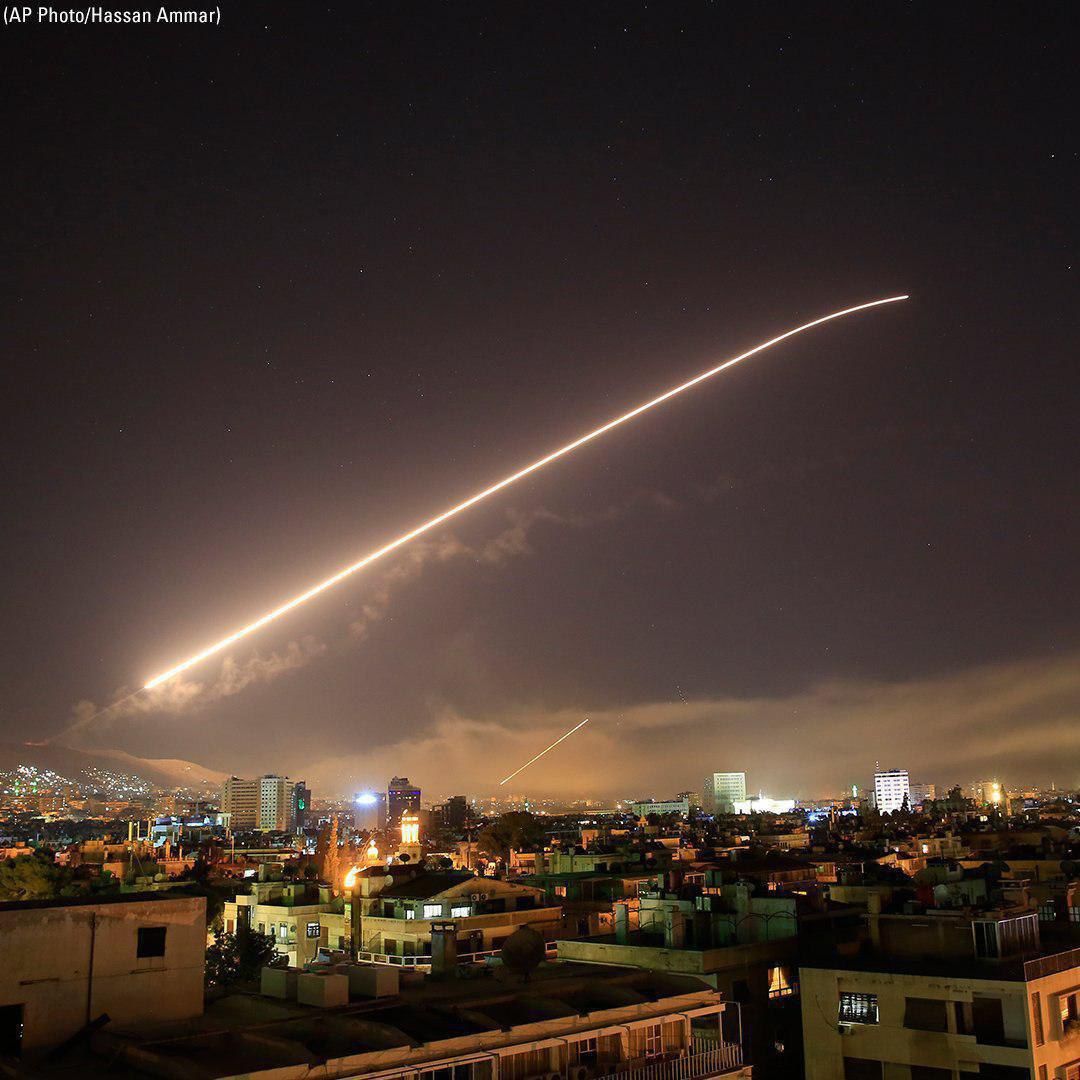 مقابله پدافند هوایی ارتش سوریه با موشک‌های متجاوزان در دمشق

