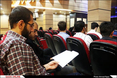 نشست فعالین دانشجویی در تالار اجتماعات روزنامه قدس
