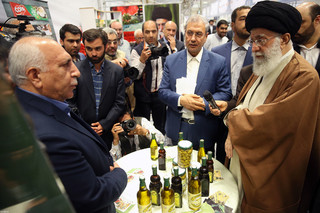 بازدید رهبر معظم انقلاب از نمایشگاه کالای ایرانی / گزارش تصویری