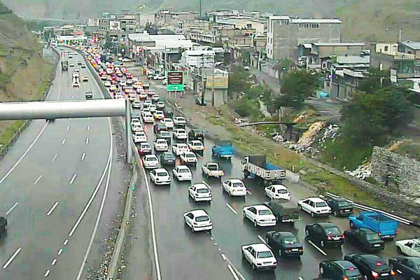 ترافیک سنگین در محورهای خروجی تهران جریان دارد 