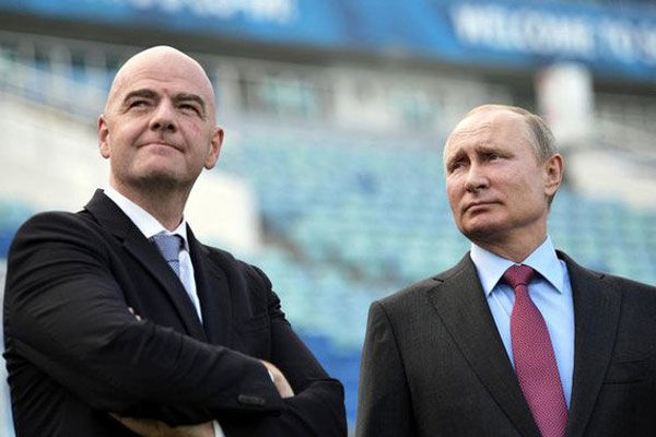 اینفانتینو با پوتین دیدار کرد/ ابراز خرسندی رئیس فیفا از آمادگی روسی برای برگزاری جام جهانی