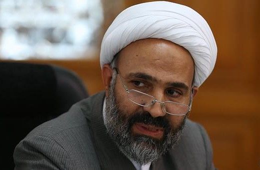 آقای روحانی جرزنی می‌کند