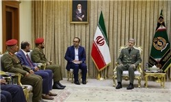 پیام ایران به منطقه «صلح و دوستی» است/تاکید بر تقویت همکاری‌های نظامی و دفاعی بین ایران و عمان