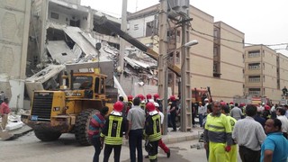 انفجار و ریزش ساختمان چهارطبقه مسکونی در پردیس اهواز/ نجات تاکنون ۶ نفر از زیر آوار