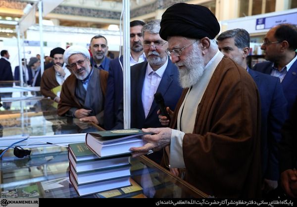 فیلم | بازدید رهبر معظم انقلاب از سی و یکمین نمایشگاه بین‌المللی کتاب تهران