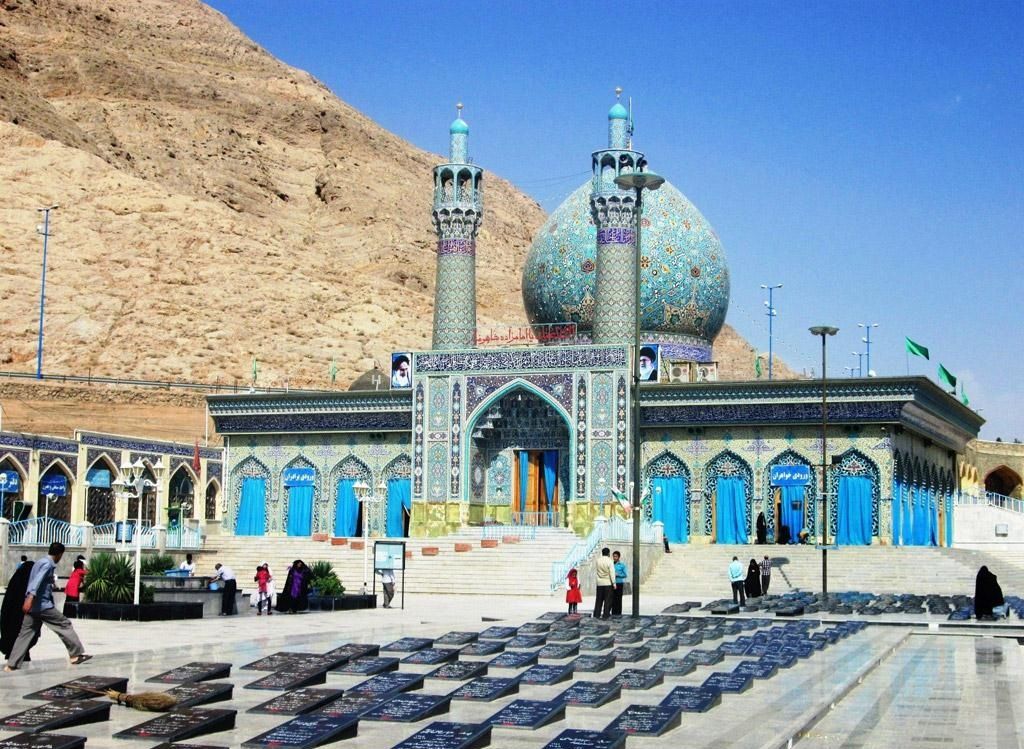 بازدید ۱۰۰ گردشگر خارجی از امامزاده شاهرضا(ع) شهرضا