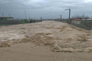 سیل جاده های پنج روستای گناباد را مسدود کرد
